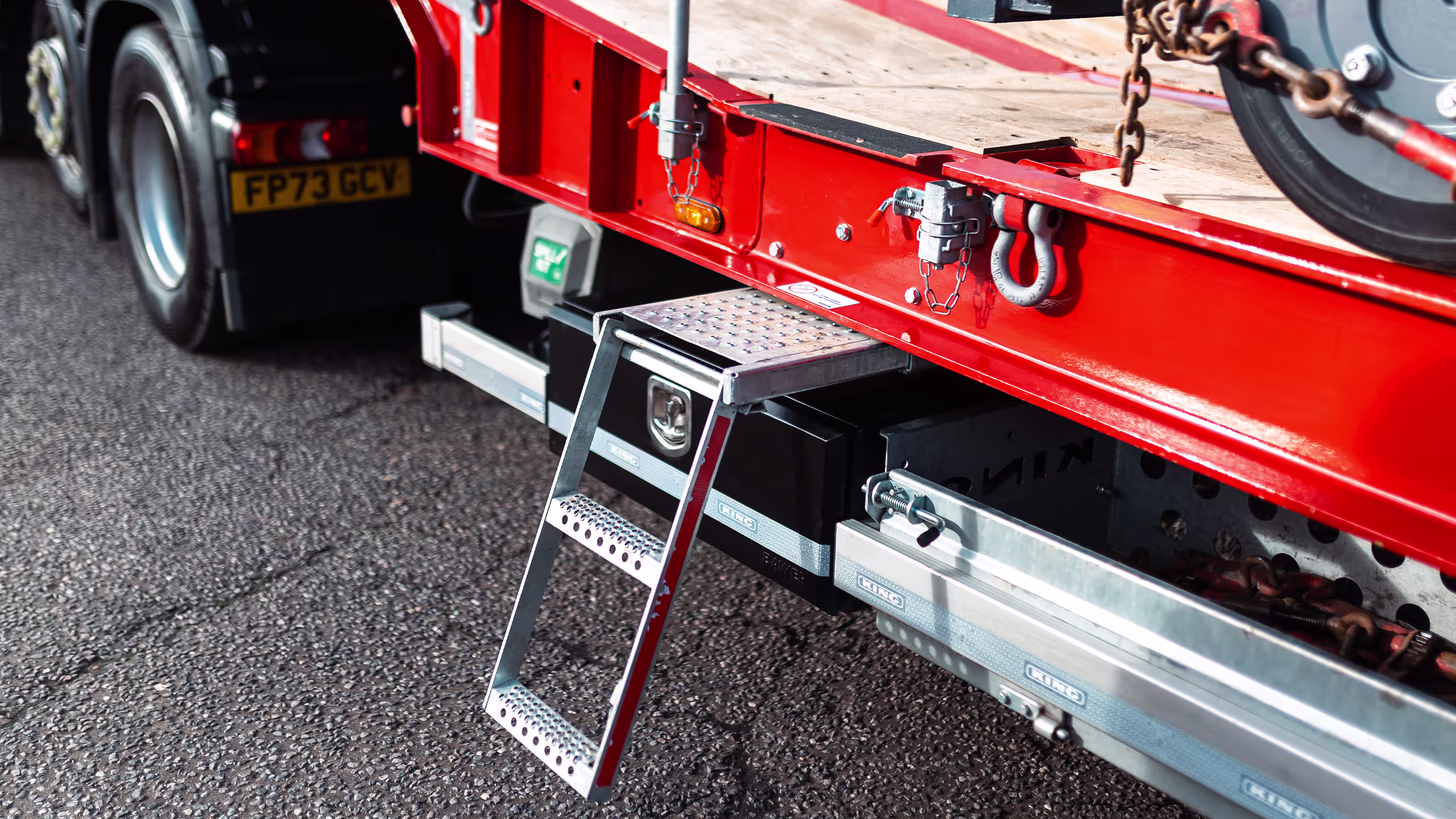 King GTSS44 semi-sloper trailer detail, showing access ladder and side rave shackles for safe loading.