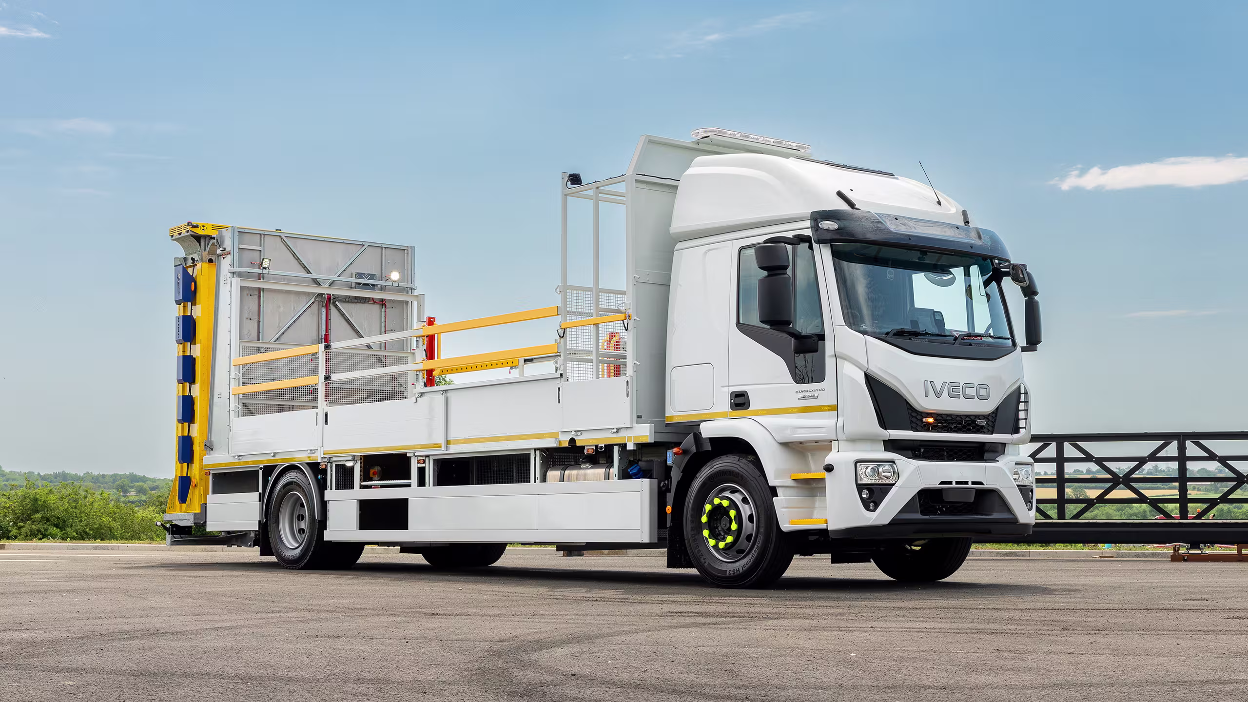 Impact Protection Vehicle (IPV) with Nissen Light Arrows and Verdegro Crash Cushion for traffic management hire.