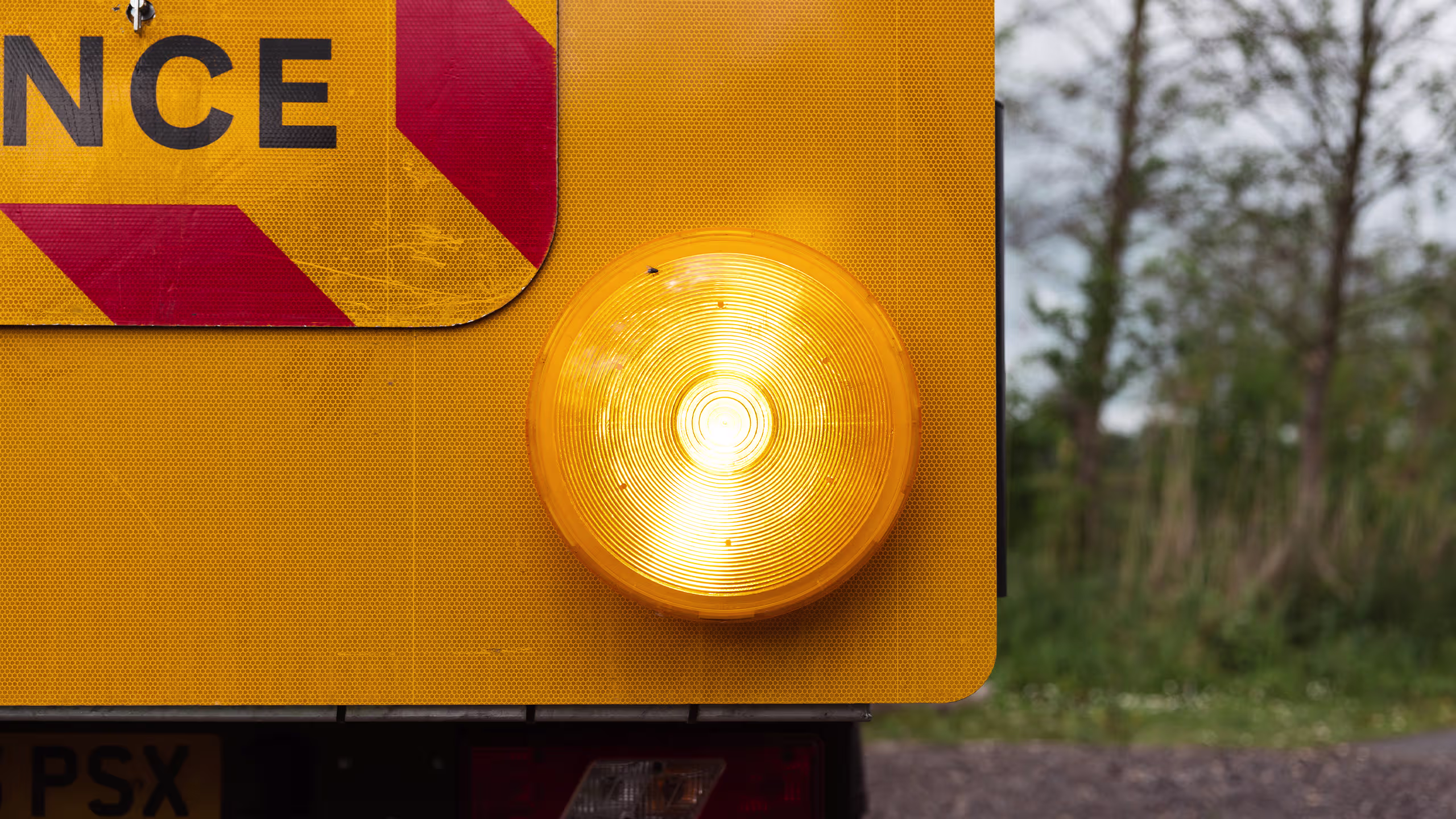 King Demountable Signboard detail showing flashing amber warning light and Chapter 8 compliance.