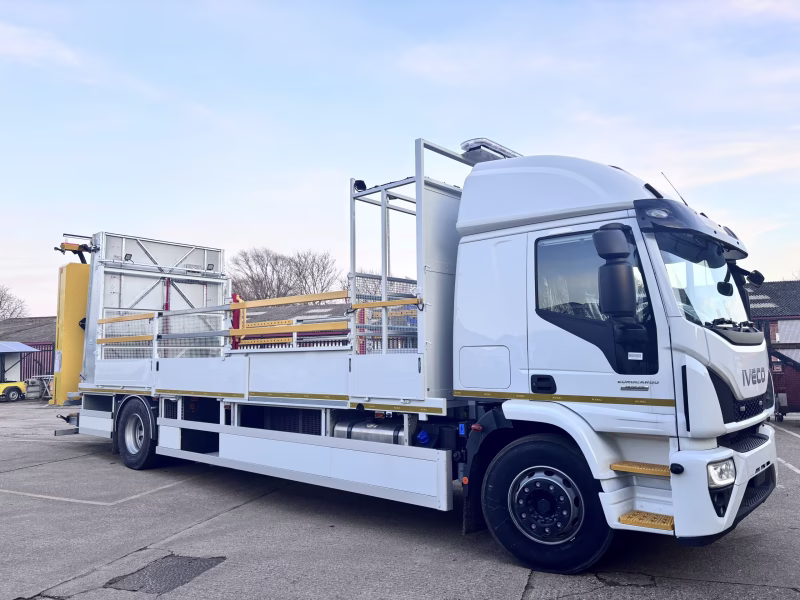 DAF XB IPV traffic management vehicle with Nissen vertical lift light arrow and Verdegro crash cushion.